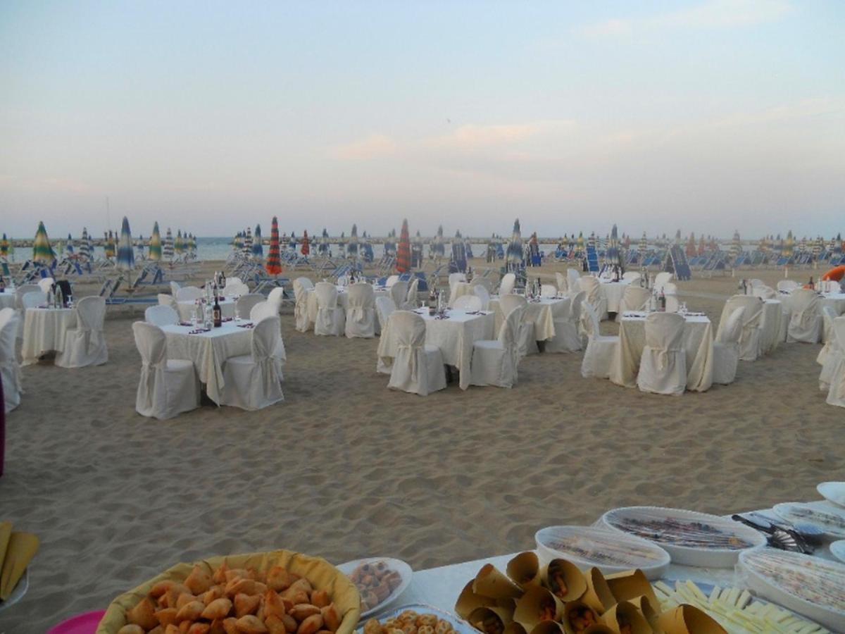 Hotel Lido Rimini Bagian luar foto